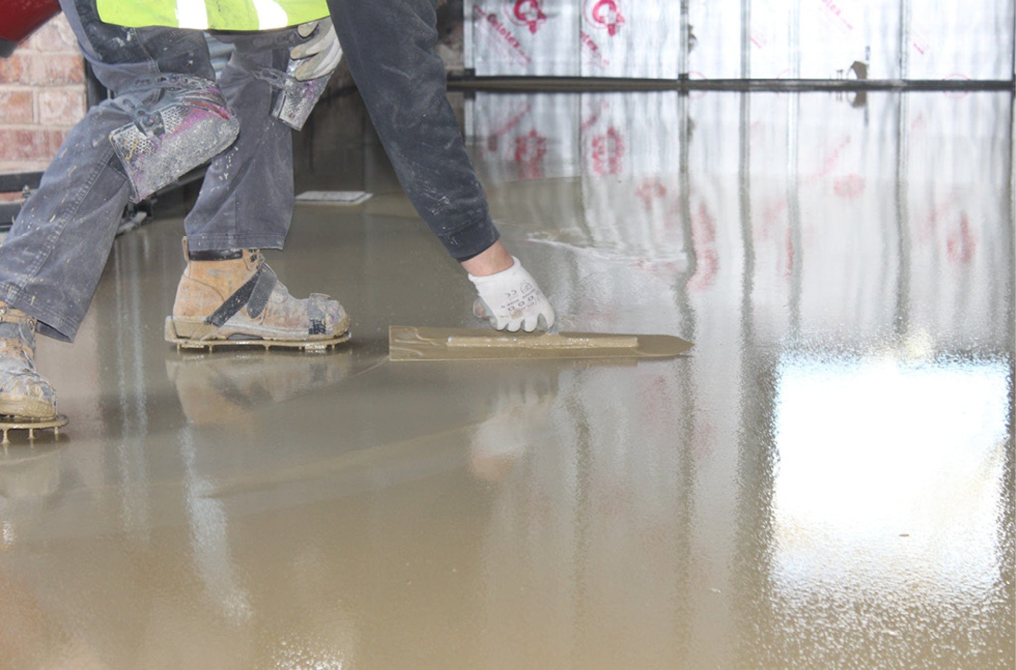 Concrete floor screed